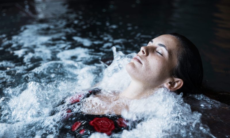 woman-relaxing-in-whirlpool